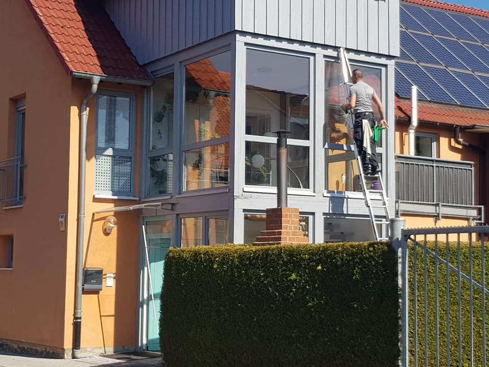 Glass cleaning at building in Niederdorfelden