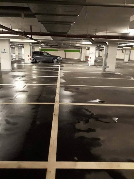Saubere Tiefgarage nach Reinigung